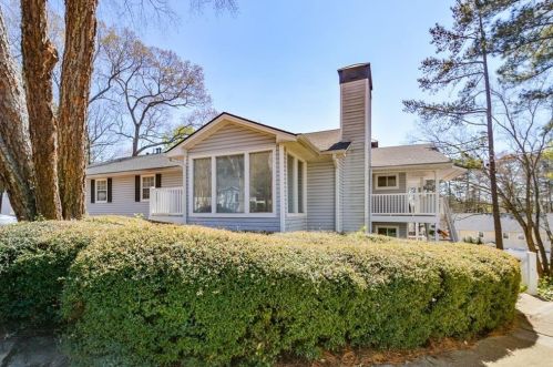 1622 Raleigh Cir, Marietta, GA 30067-6259