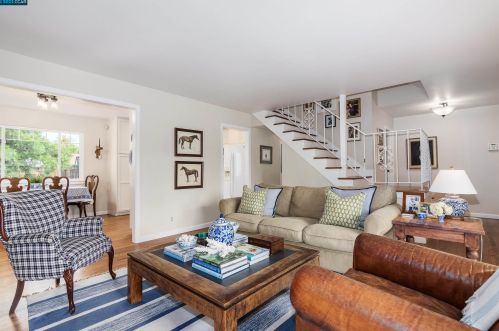 931 Amhurst Ct, Concord, CA 94518-3805
