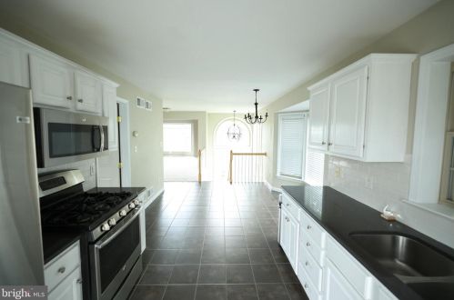 607 Royal View Dr, Lancaster PA  17601-2872 exterior