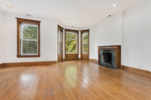 3240 Southport Ave, Chicago, IL 60657-3227