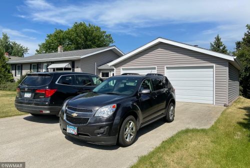 48 4th St, Summit, MN 56630