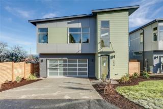 2447 Spencer St, Seattle, WA 98108-3152