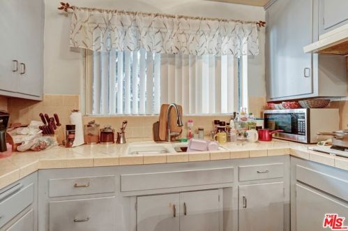 343 Riverdale Dr, Glendale CA  91204-4825 exterior