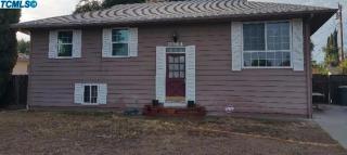 3944 Cambridge Ave, Visalia, CA 93277-3973