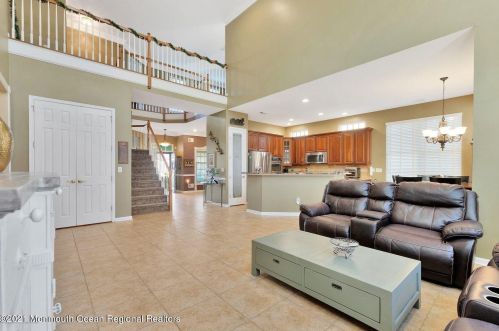 19 Carleton Dr, East Freehold NJ  07728-9273 exterior