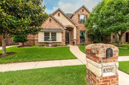 8321 Spence Dr, Fort Worth, TX 76182-8482