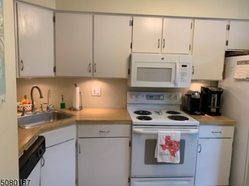 961 Treetops, Wharton, NJ 07885-1774