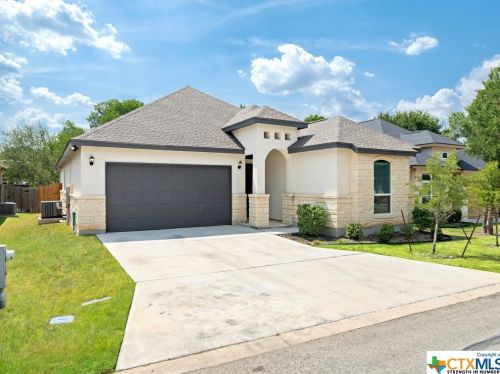 586 Carriage House, Spring Branch TX  78070-4983 exterior