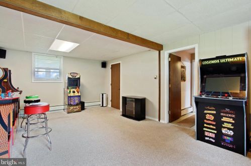 1464 Whispering Spg Dr, York PA 17408-8209 exterior