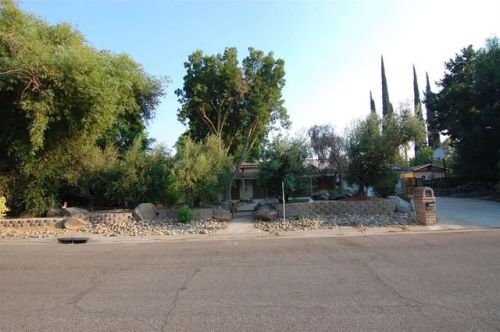 5826 Parkside Dr, Fresno, CA 93727-6229