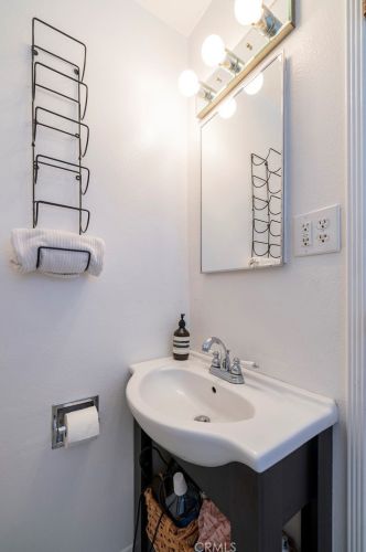 624 15th St, Huntington Beach CA  92648-4048 exterior
