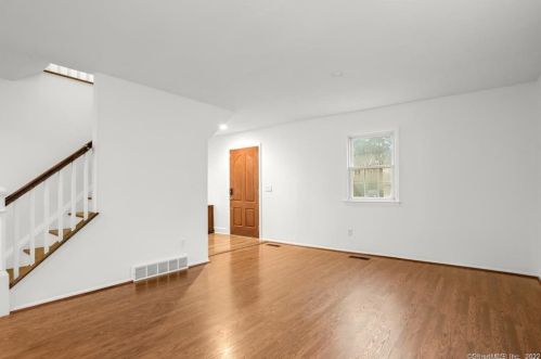 10 Harvann Rd, Norwalk CT  06850-1905 exterior