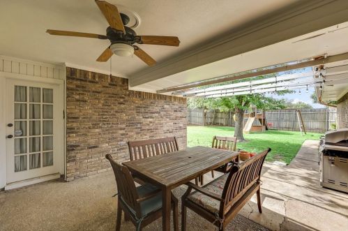 2614 Timberleaf Dr, Carrollton TX 75006-2040 exterior