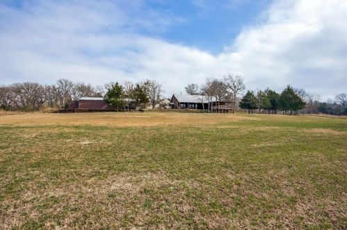 2664 Rose Hl Rd, Whitewright TX exterior