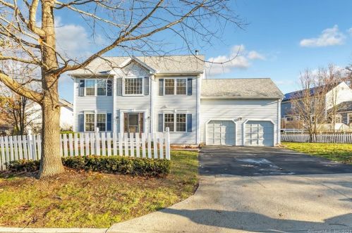 11 Andover Dr, Milford, CT 06460-6968