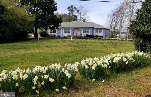 151 Larkspur Ln, Weems, VA 22576-2425