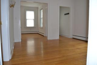 114 Cliff St, Huntington CT  06484-2353 exterior