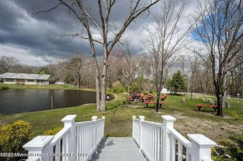 4 Sparrow St, Lakehurst, NJ 08759-5343