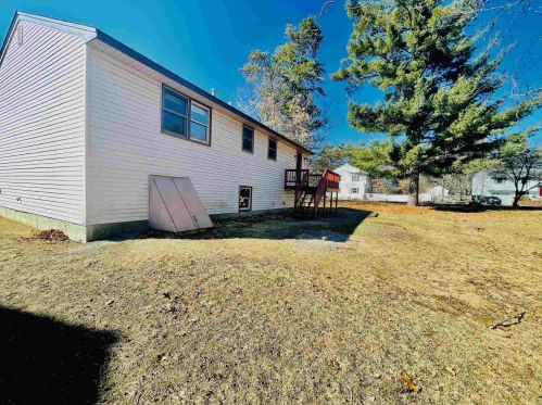 9 Metropolitan Ave, Nashua, NH 03064-1649