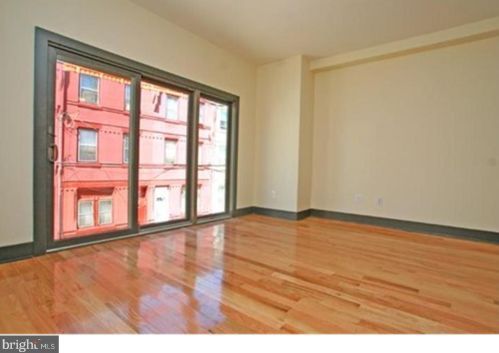 2036 19 St, Philadelphia PA 19121-4120 exterior