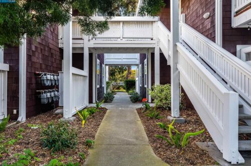18 Bayside Ct, Richmond CA  94804-7441 exterior