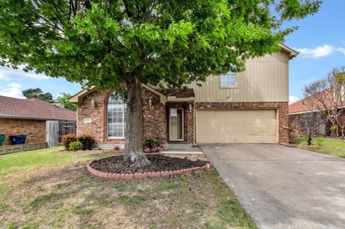 6629 Levitt Dr, Fort Worth, TX 76148-2531