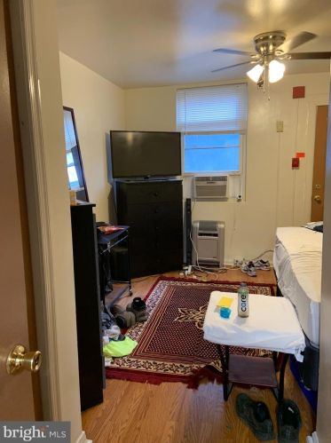 2140 10th St, Philadelphia PA 19148-3005 exterior