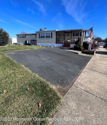 143 Starling Pl, East Freehold, NJ 07728-3418