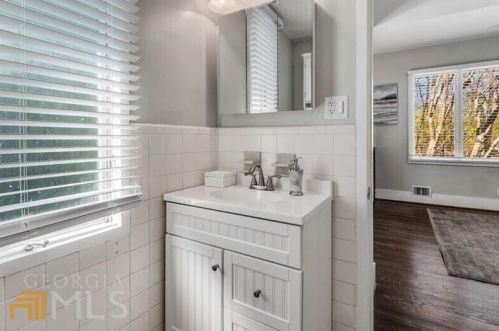 165 Avery Dr, Atlanta GA  30309-2700 exterior