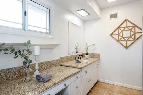 9241 Thistle Rd, Anaheim CA  92804-2327 exterior