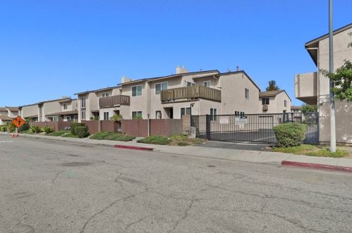 809 Acacia Ave, Glendale CA  91205-4854 exterior