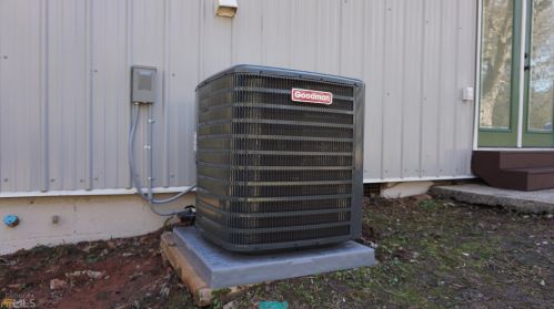 3260 Creekwood Dr, Rex GA  30273-2121 exterior