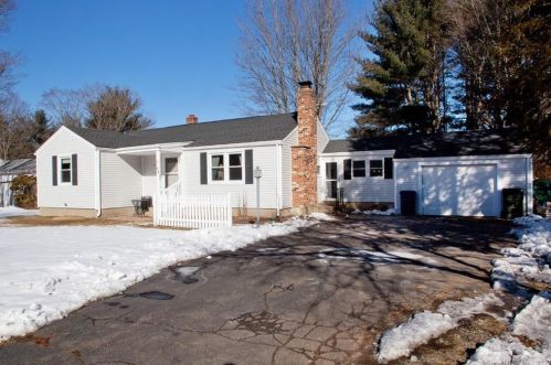 84 Granby Rd, Granby, CT 06035-2003
