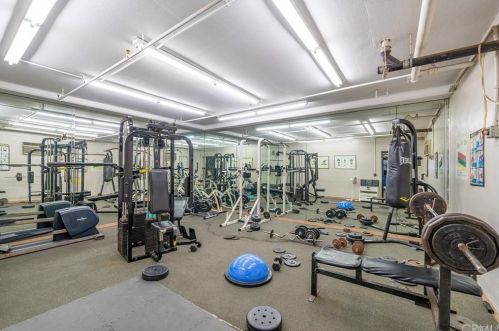 1200 Pacific Coast Hwy, Huntington Beach CA  92648-4849 exterior