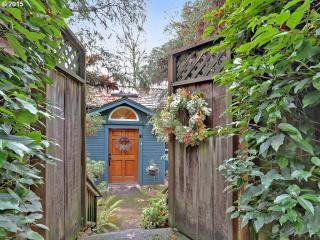 3119 Dosch Rd, Portland, OR 97239-1420