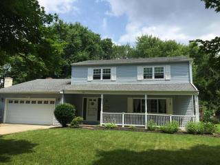 320 Jennie Dr, Columbus, OH 43230-2138