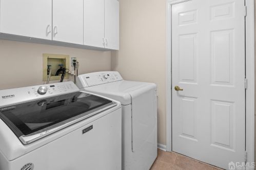32 Coriander Dr, Princeton NJ  08540-9425 exterior