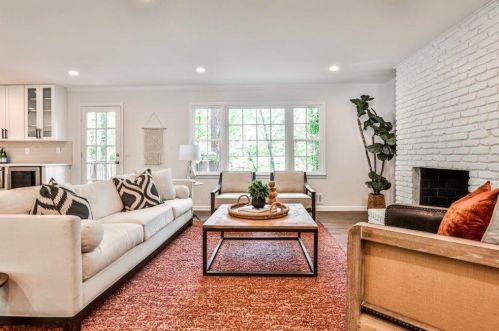 3911 Edenton Ct, Atlanta GA  30319-1883 exterior