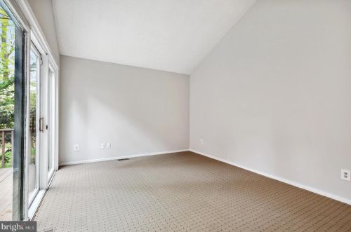 331 Sayre Dr, Princeton NJ  08540-5840 exterior