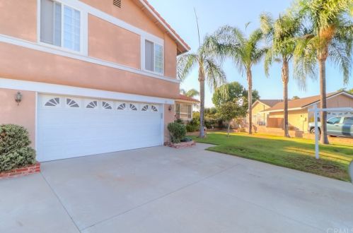 915 Berkshire Ct, San Dimas, CA 91773-3827