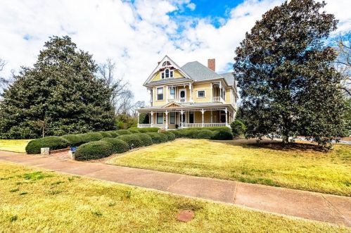 308 Hightower Trl, Social Circle, GA 30025-3019
