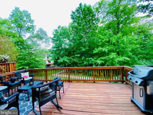 9011 Golden Sunset Ln, Springfield VA  22153-2454 exterior