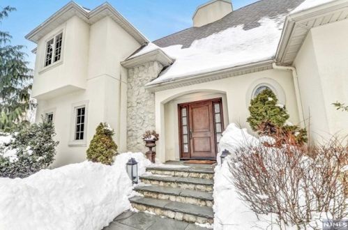42 Rio Vista Dr, Mahwah, NJ 07430-2575