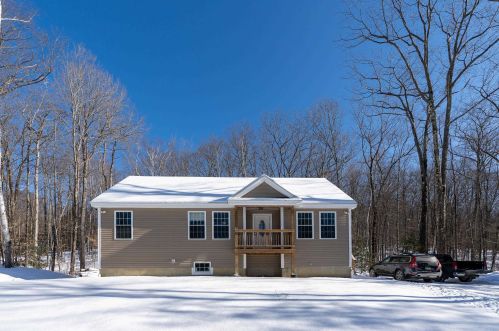82 Lafrance Rd, Weare, NH 03281-4819