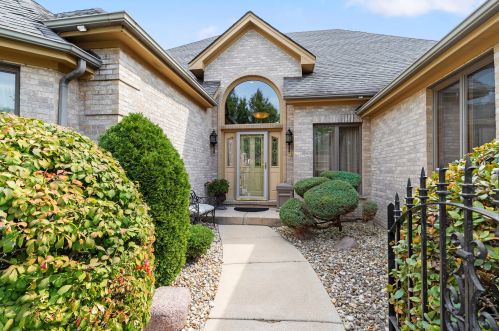 249 Hillandale Dr, Hanover Park, IL 60108-1463