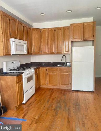 1807 17th St, Philadelphia, PA 19145-2227