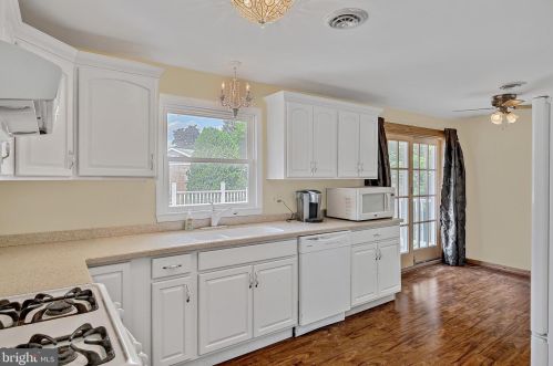 755 Longs Gap Rd, Carlisle PA 17013-8506 exterior