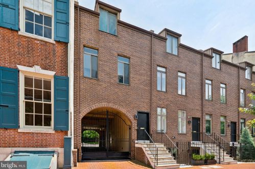 265 4th St, Philadelphia PA 19106-3819 exterior