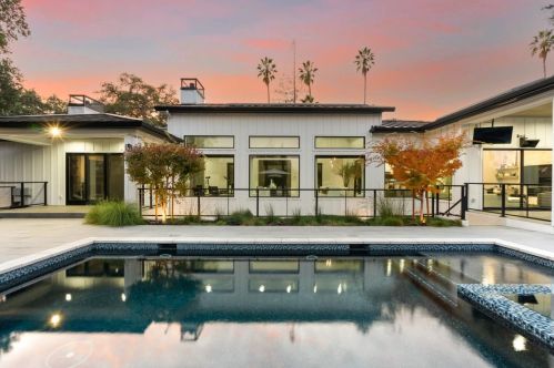 1575 Grant Rd, Los Altos CA  94024-6149 exterior