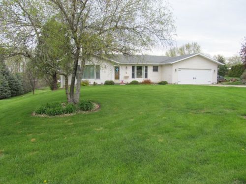 402 Sunset Dr, Stratford, IL 61064-1036